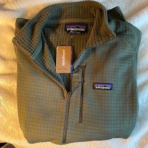 Mens brand new long sleeve Patagonia quarter zip